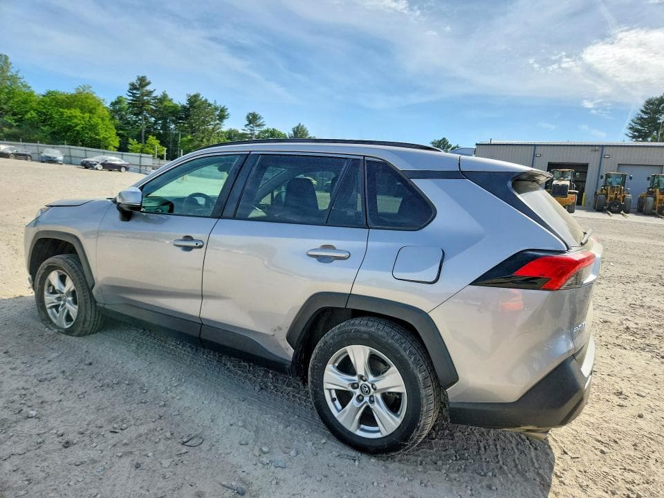 2020 TOYOTA RAV4 XLE 2
