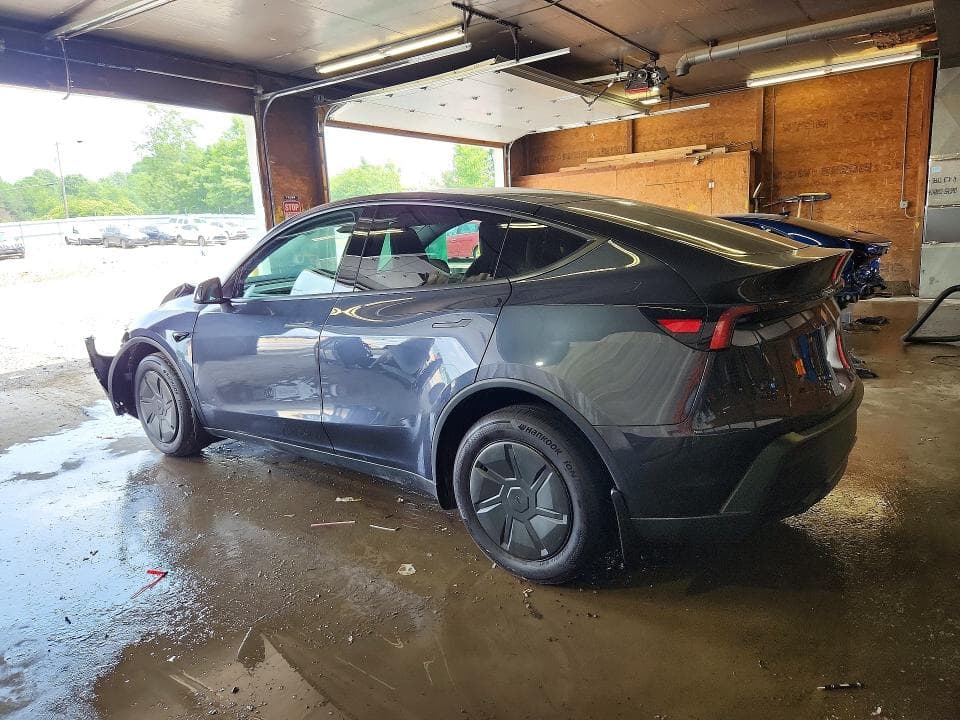 2026 TESLA MODEL Y 2