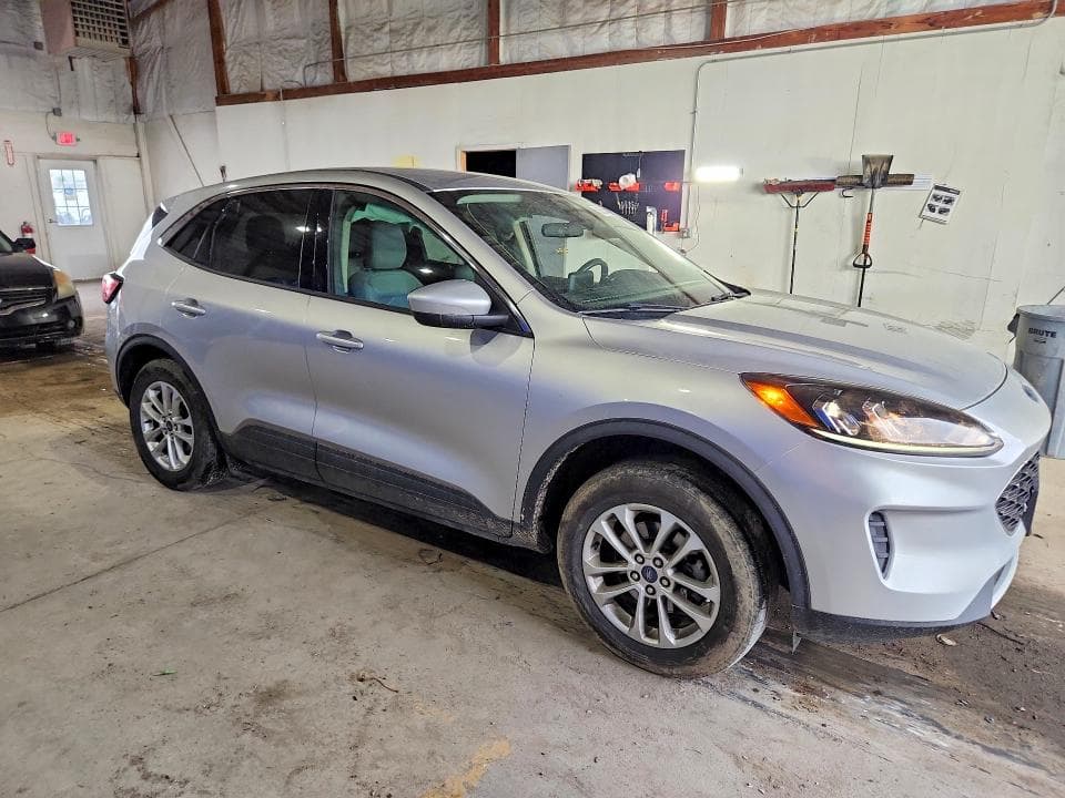 2020 FORD ESCAPE SE 4