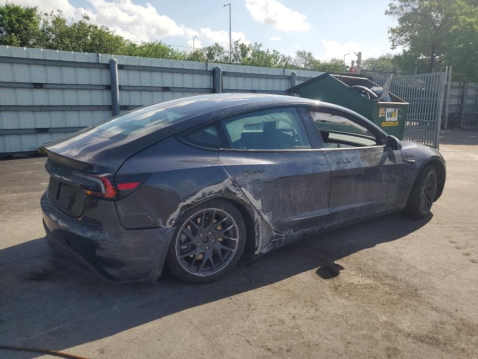 2025 TESLA MODEL 3 3