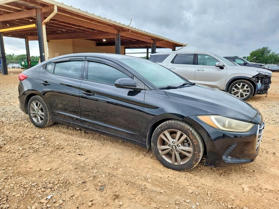 2017 HYUNDAI ELANTRA SE 4
