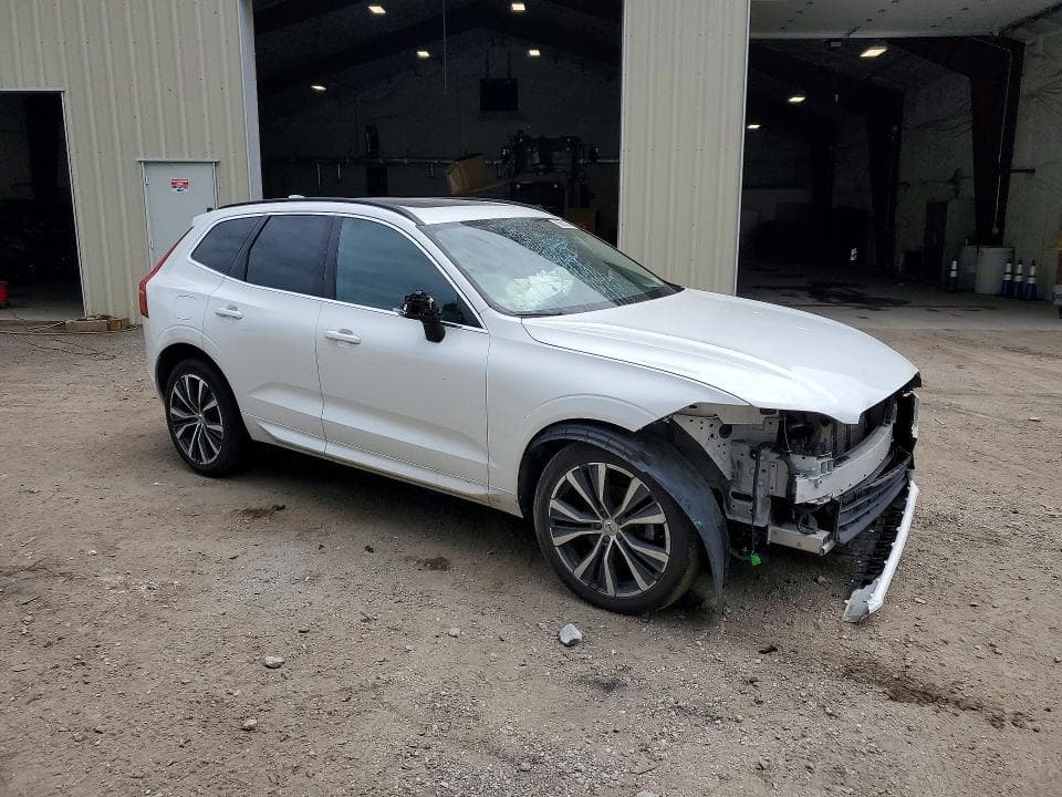 2022 VOLVO XC60 B5 MOMENTUM 4