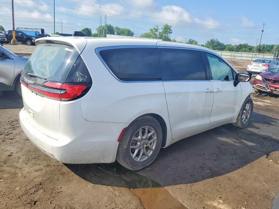2024 CHRYSLER PACIFICA TOURING L 3