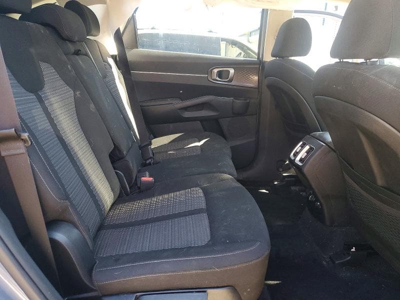 2022 KIA SORENTO LX 11