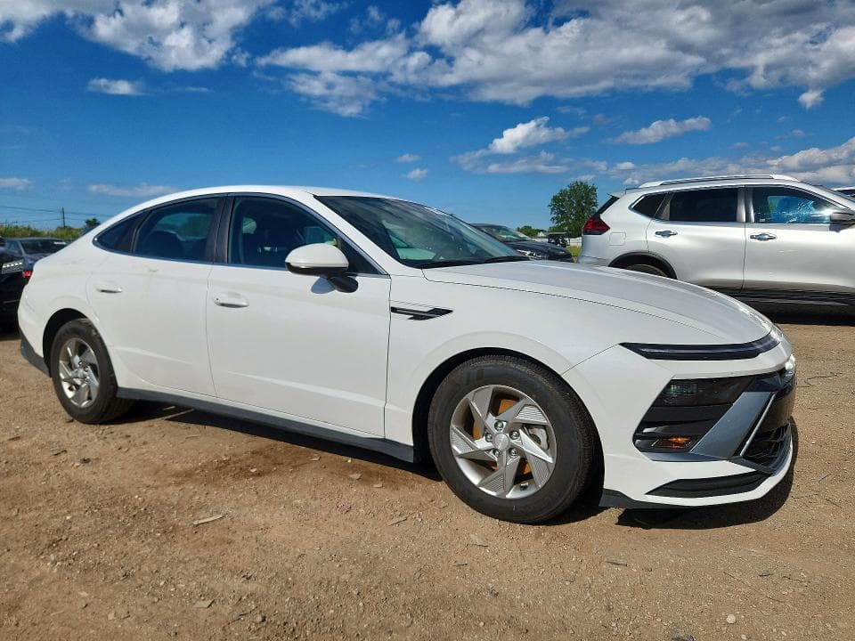 2025 HYUNDAI SONATA SE 4