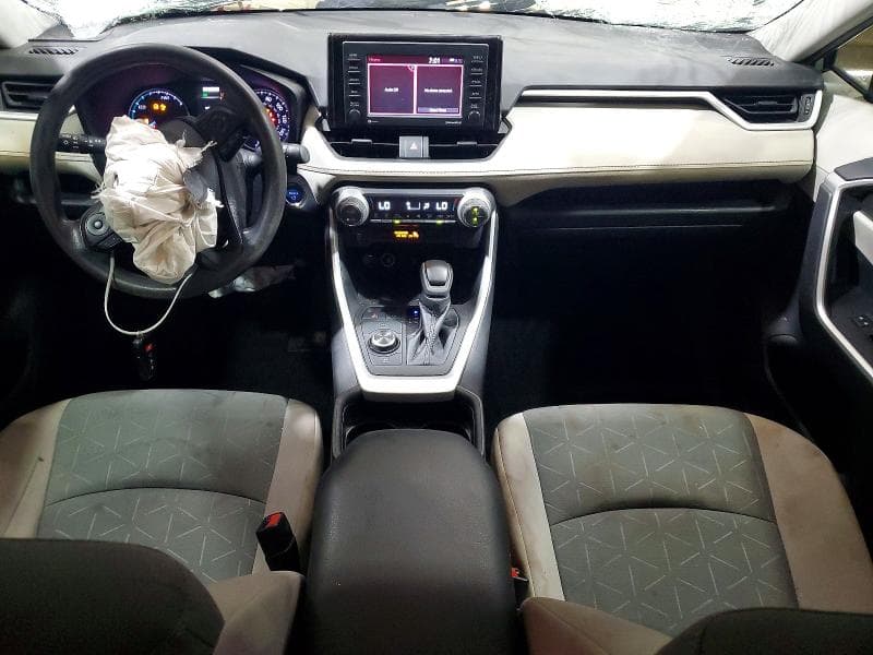 2021 TOYOTA RAV4 XLE 8