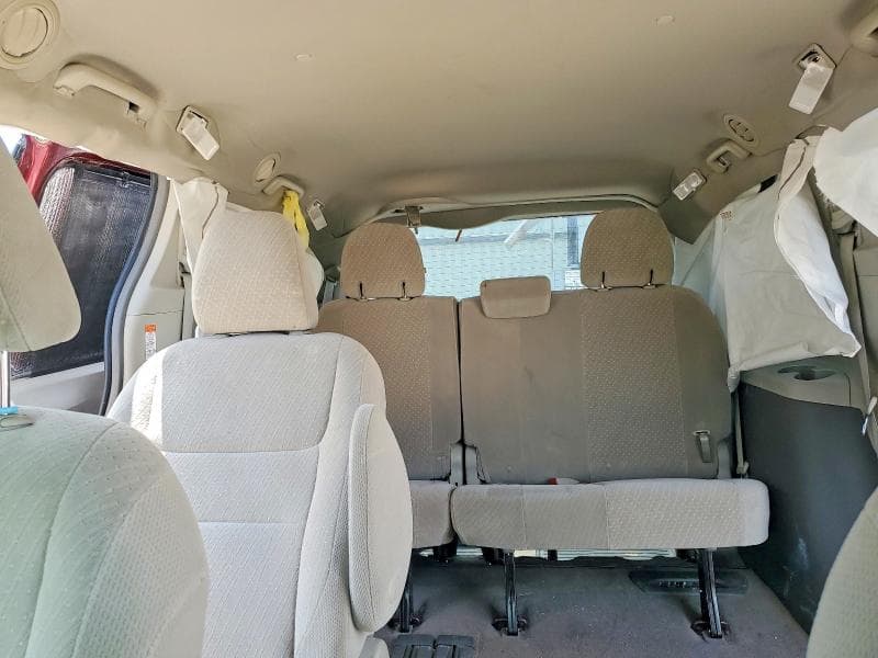 2018 TOYOTA SIENNA LE 10