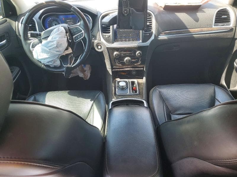 2019 CHRYSLER 300 8