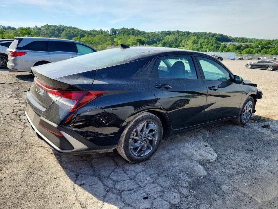 2024 HYUNDAI ELANTRA SEL 3