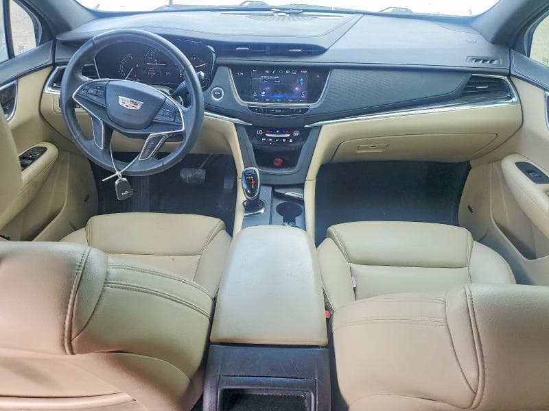 2017 CADILLAC XT5 8