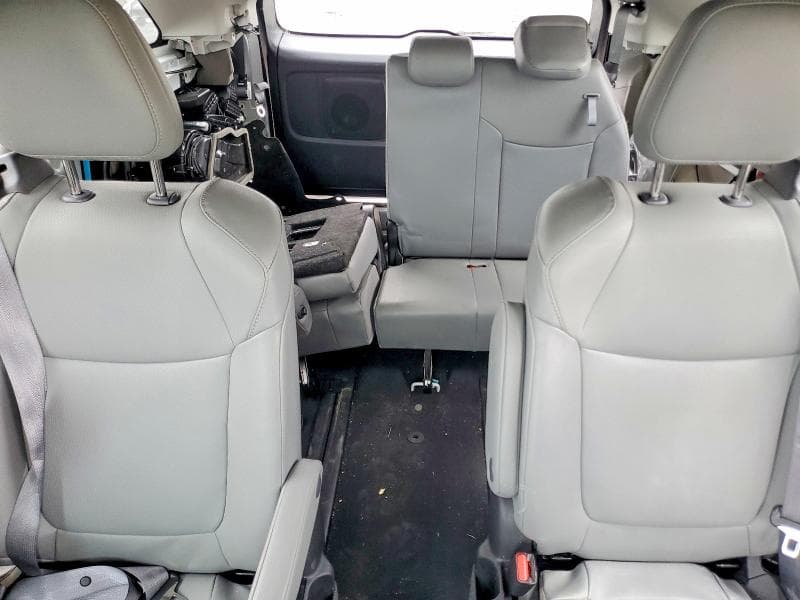 2023 TOYOTA SIENNA XLE 10