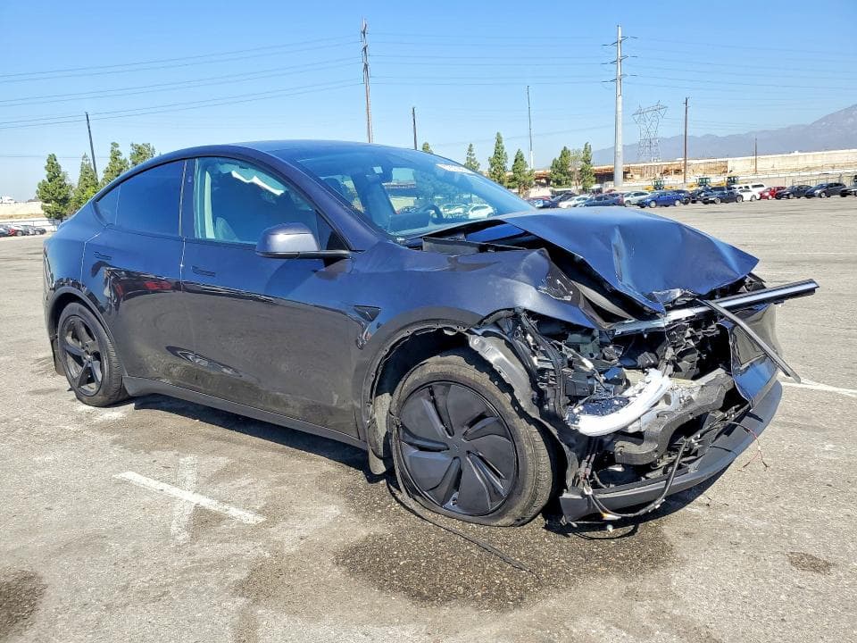 2026 TESLA MODEL Y 4