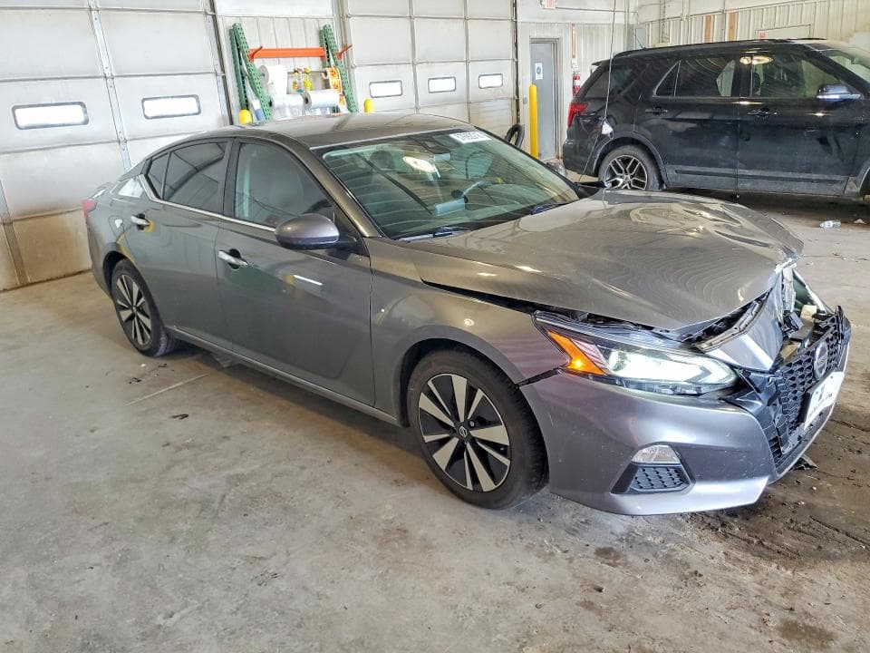 2022 NISSAN ALTIMA SV 4