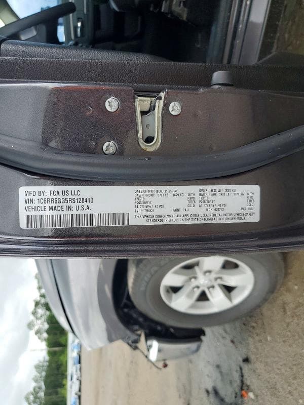 2024 RAM 1500 CLASSIC SLT 13