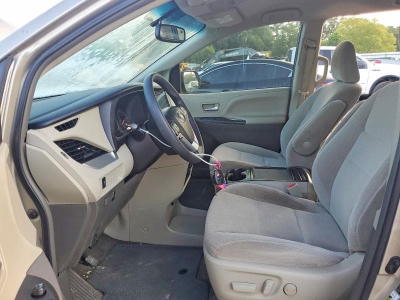 2017 TOYOTA SIENNA LE 7