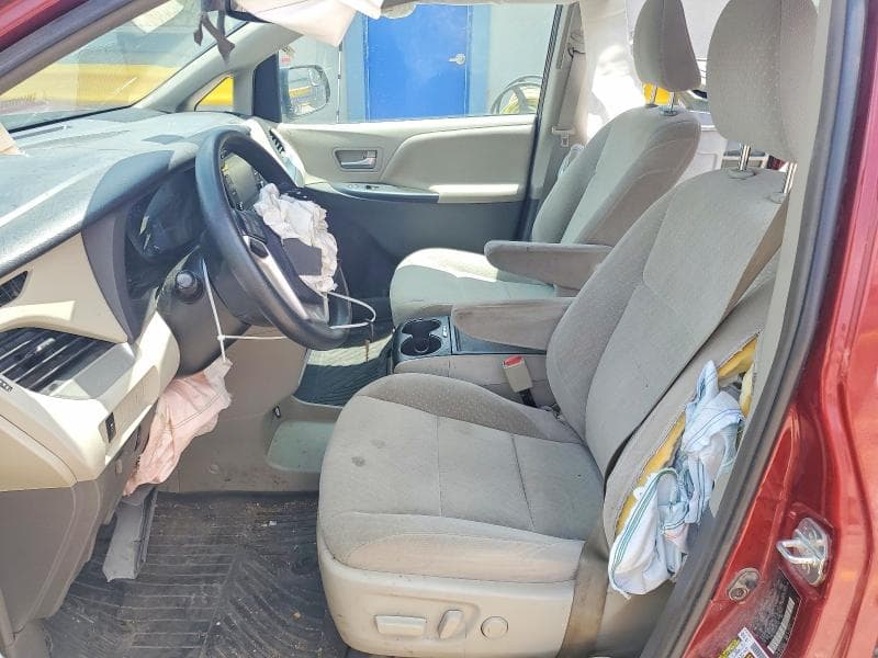 2018 TOYOTA SIENNA LE 7