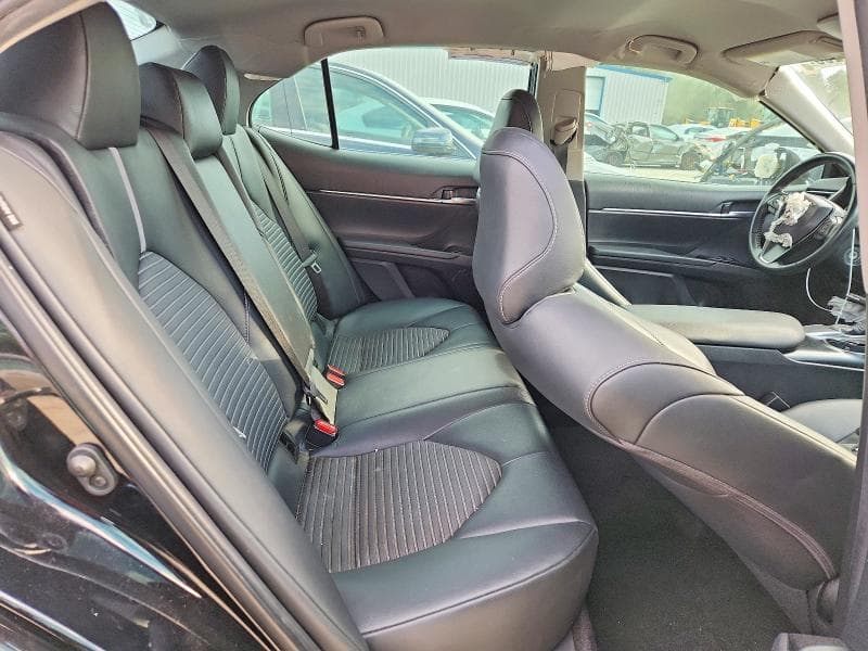 2019 TOYOTA CAMRY SE 10