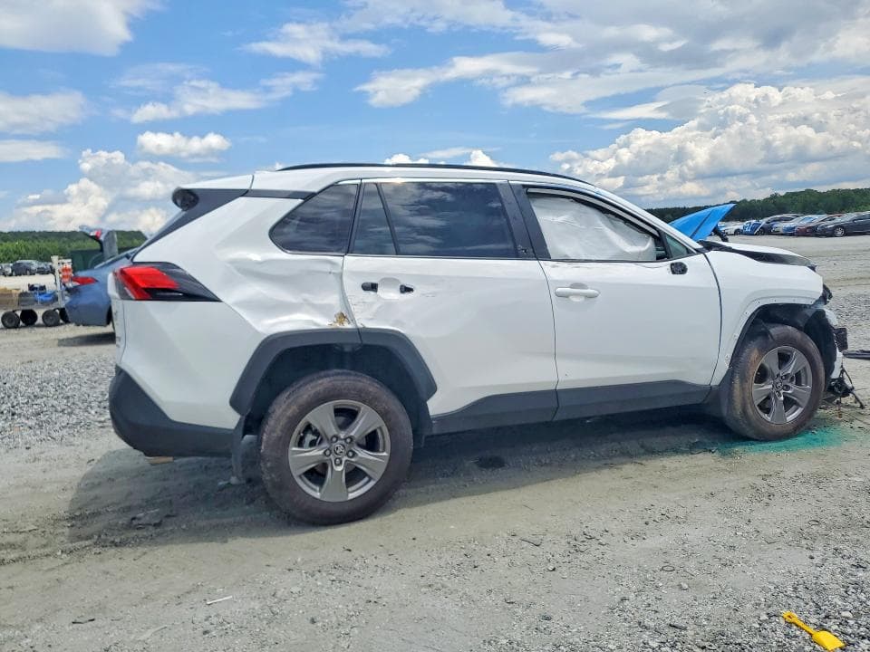 2025 TOYOTA RAV4 XLE 3