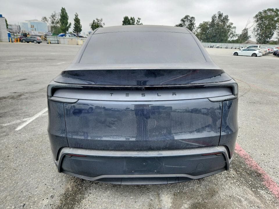 2026 TESLA MODEL Y 6