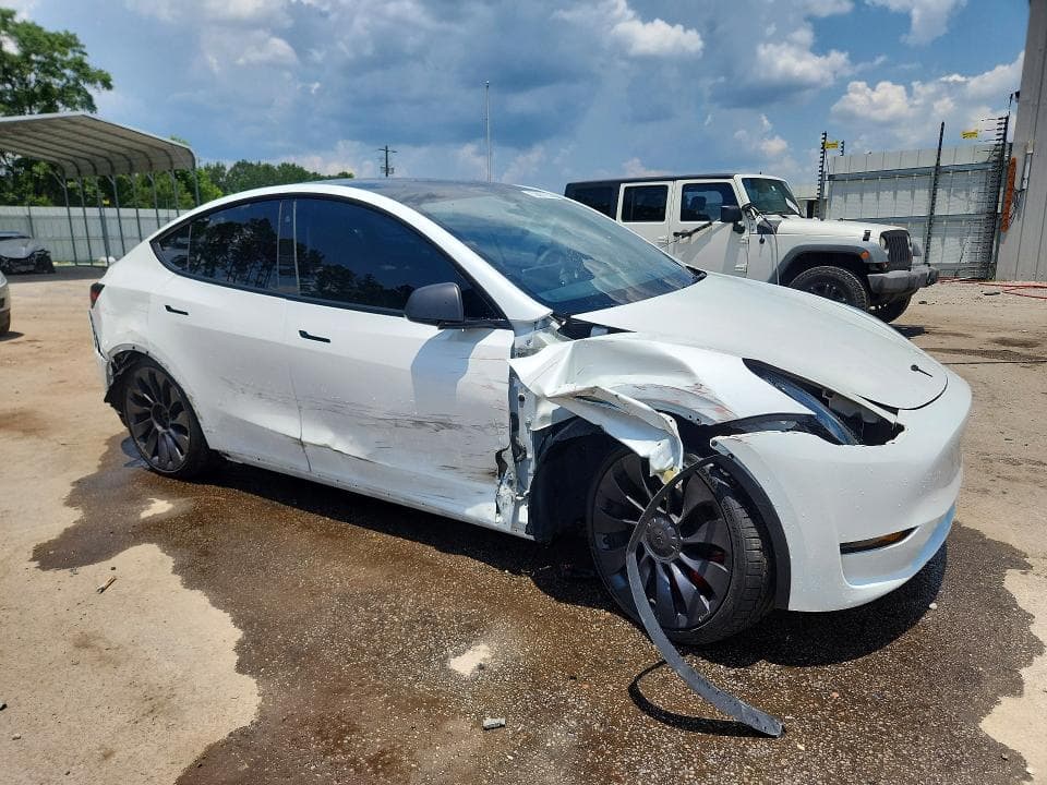 2023 TESLA MODEL Y 4