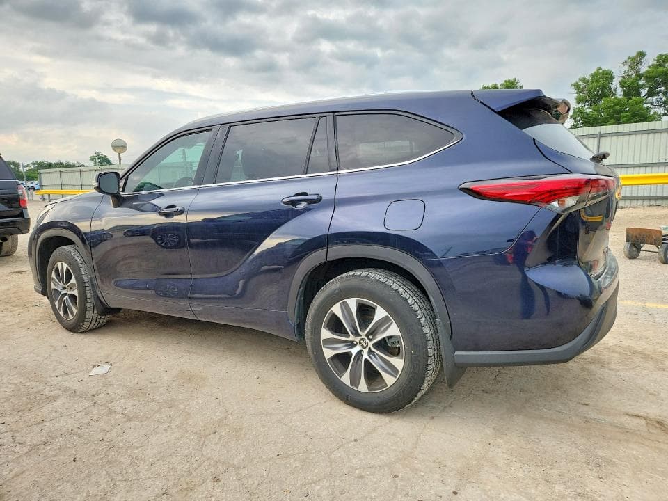 2020 TOYOTA HIGHLANDER XLE 2