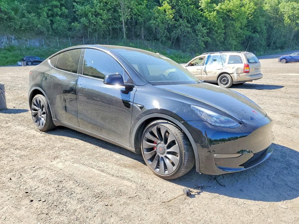 2023 TESLA MODEL Y 4