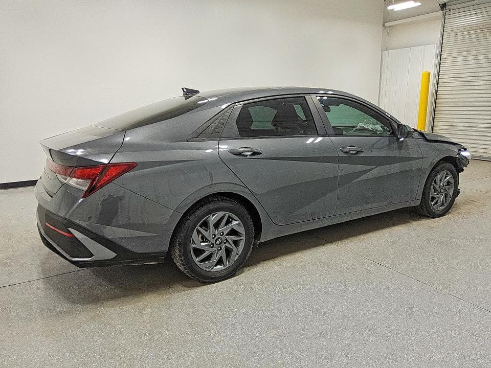 2024 HYUNDAI ELANTRA SEL 3
