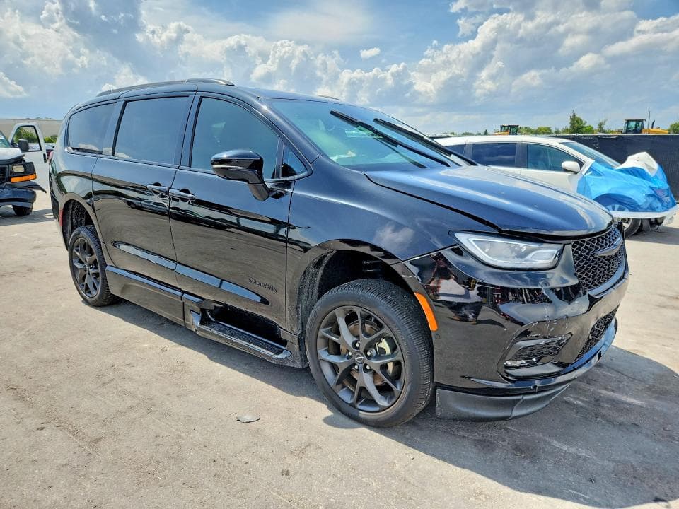 2024 CHRYSLER PACIFICA TOURING L 4