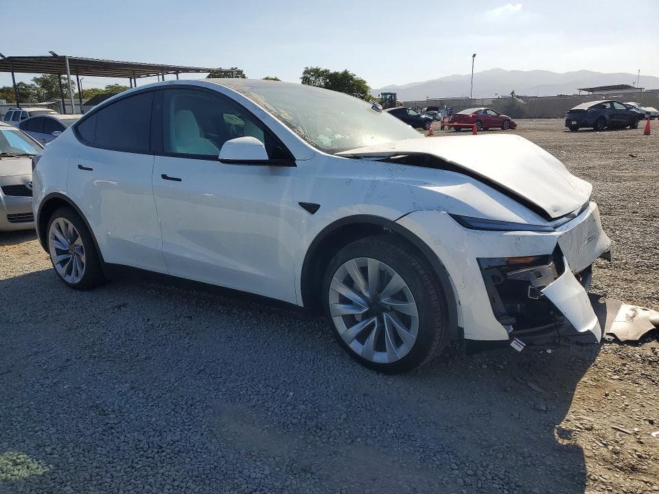 2026 TESLA MODEL Y 4