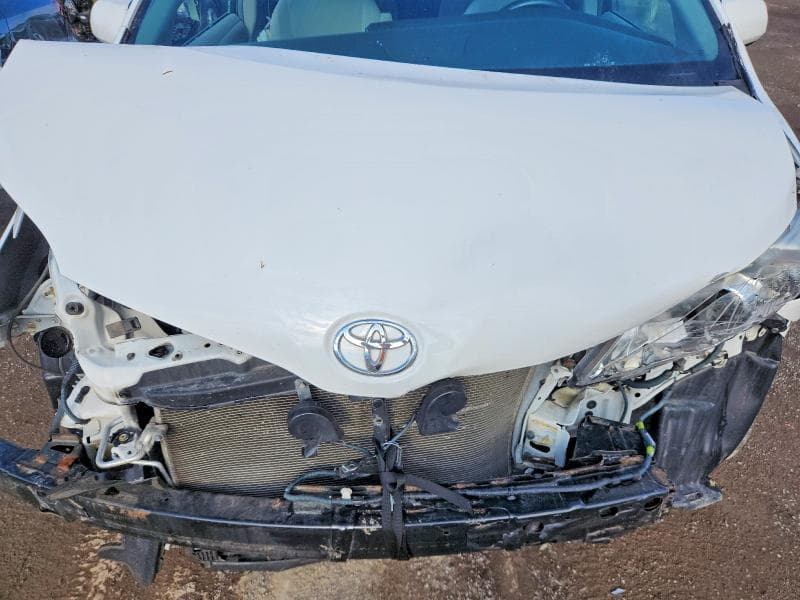 2017 TOYOTA SIENNA LE 12