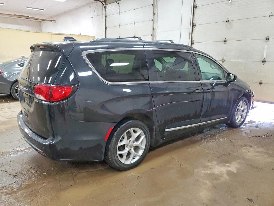 2017 CHRYSLER PACIFICA TOURING L 3