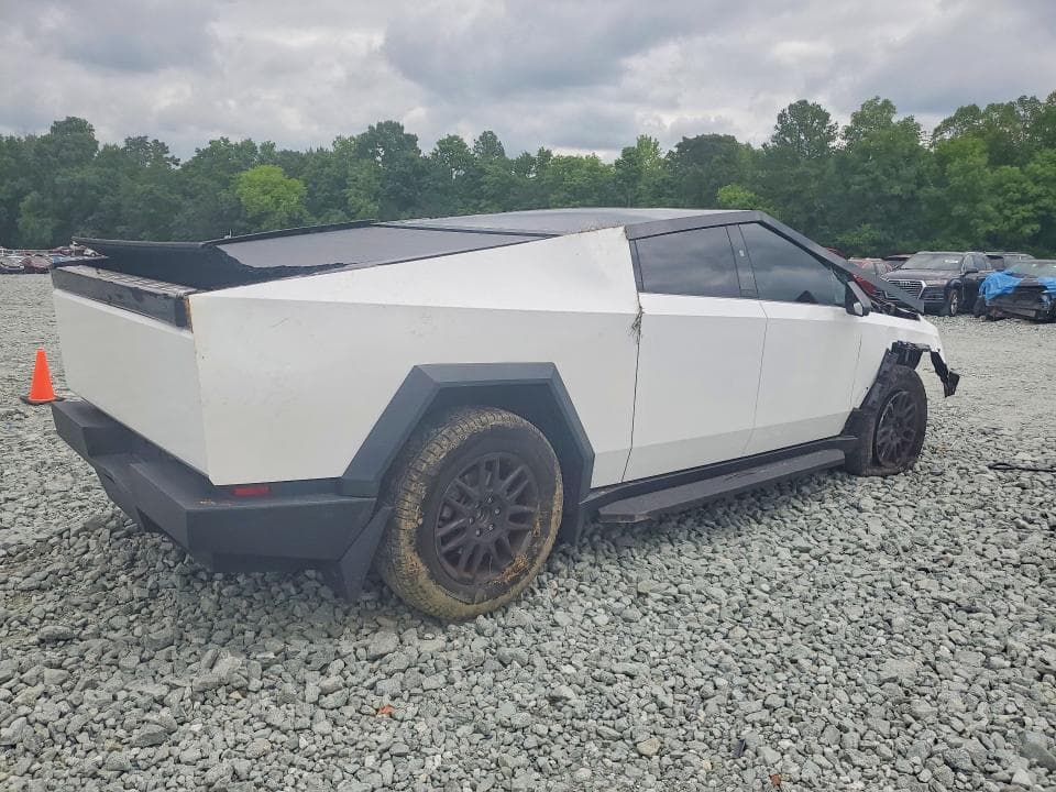 2025 TESLA CYBERTRUCK 3