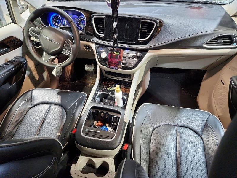 2023 CHRYSLER PACIFICA LIMITED 8