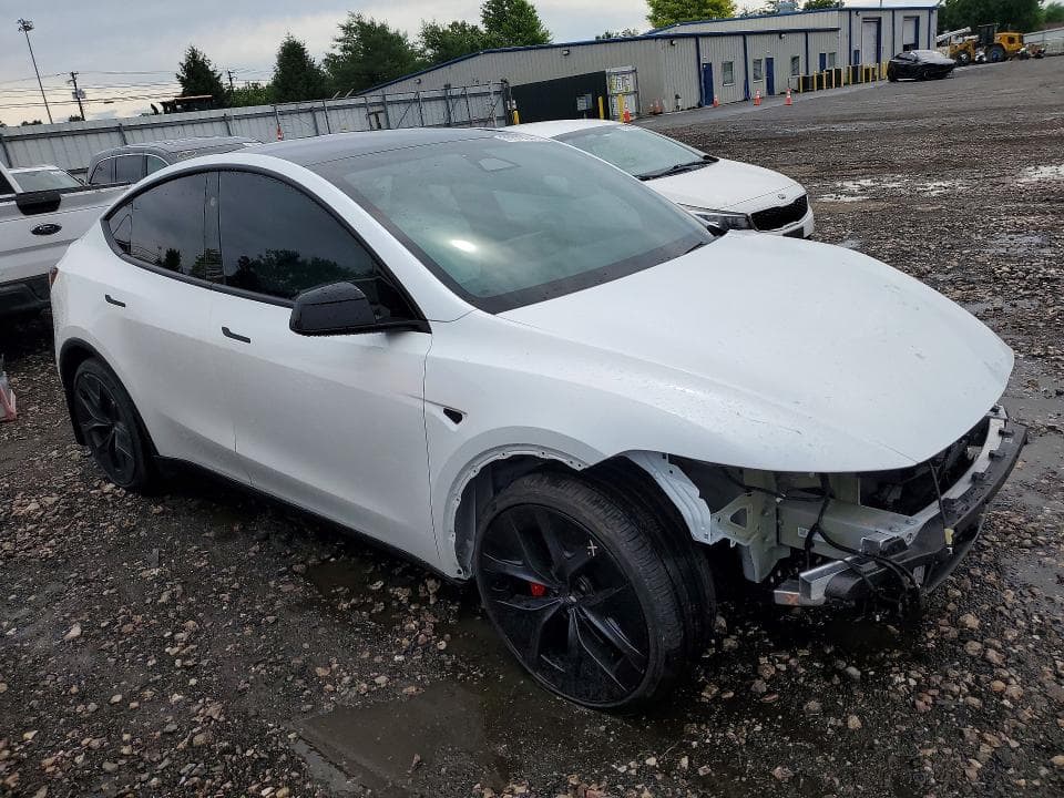 2026 TESLA MODEL Y 4