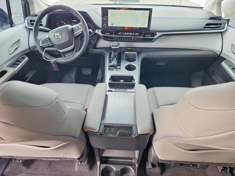 2026 TOYOTA SIENNA XLE 8-PASSENGER 8