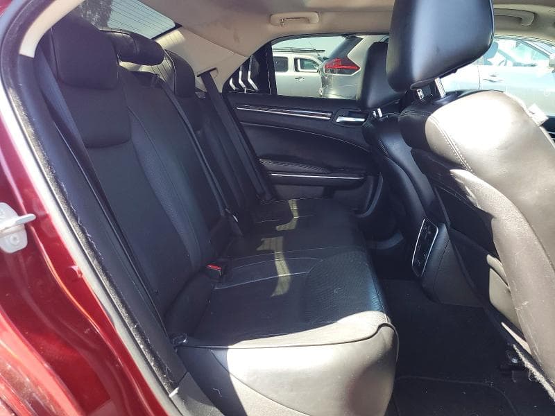 2019 CHRYSLER 300 LIMITED 10