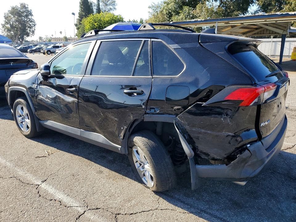 2020 TOYOTA RAV4 XLE 2