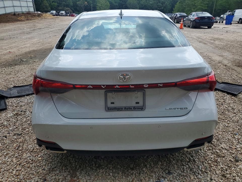 2022 TOYOTA AVALON LIMITED 6