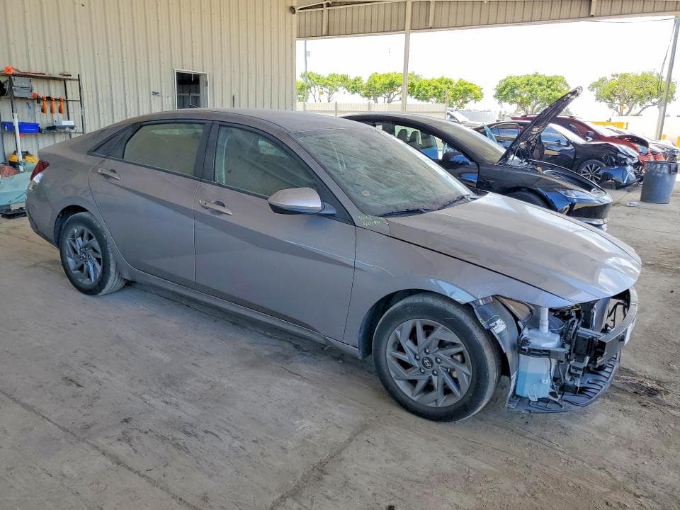2024 HYUNDAI ELANTRA SEL 4