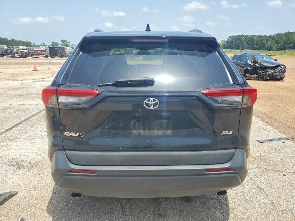 2021 TOYOTA RAV4 XLE 6