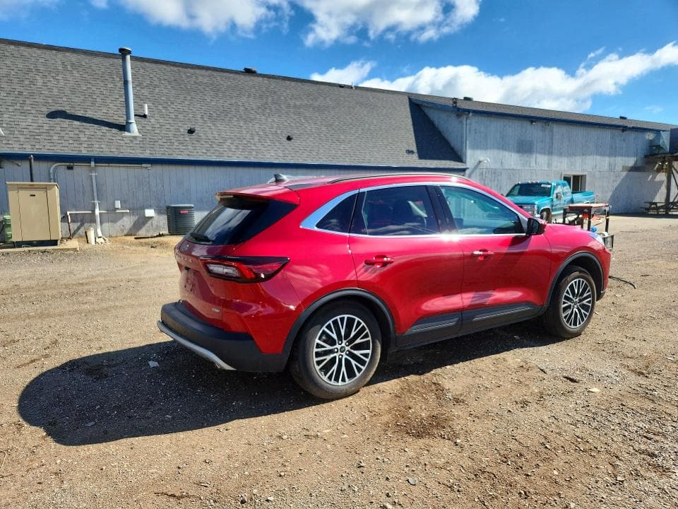 2025 FORD ESCAPE 3