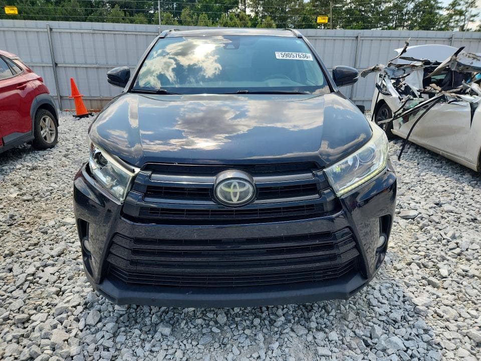2017 TOYOTA HIGHLANDER SE 5