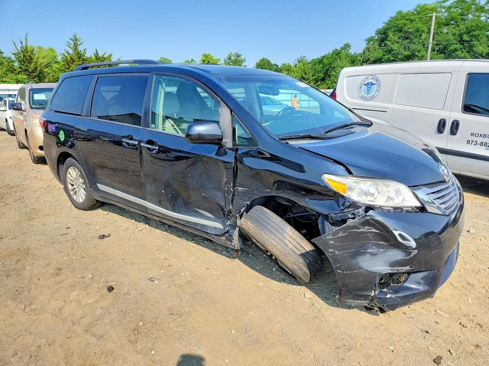2017 TOYOTA SIENNA 4