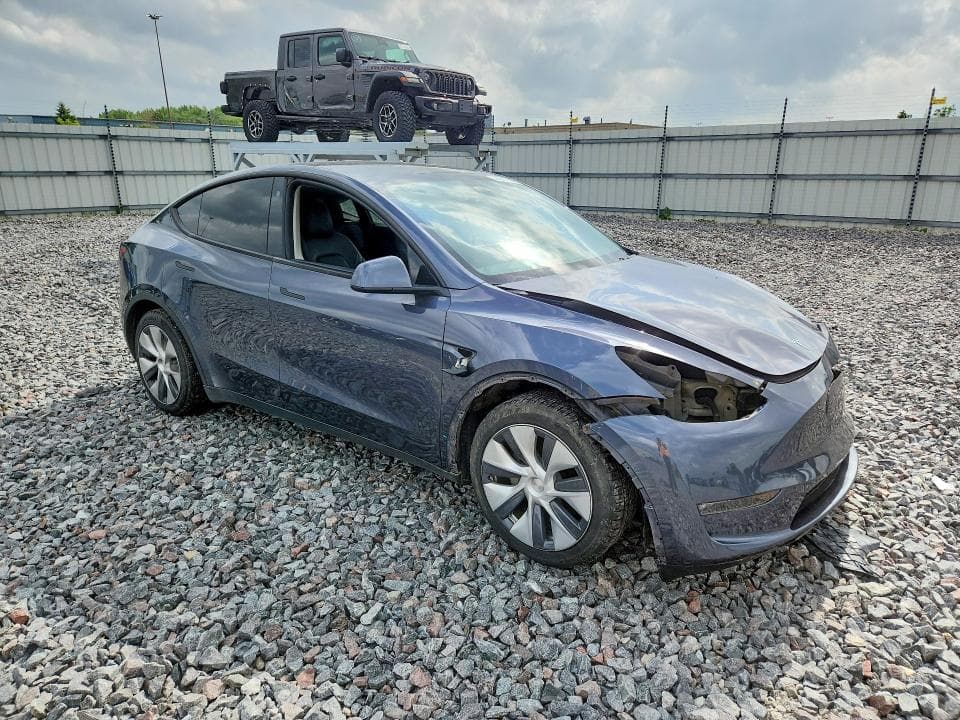 2023 TESLA MODEL Y 4