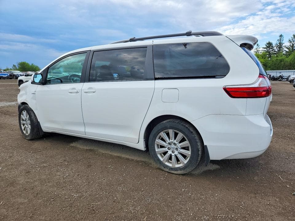 2017 TOYOTA SIENNA LE 2