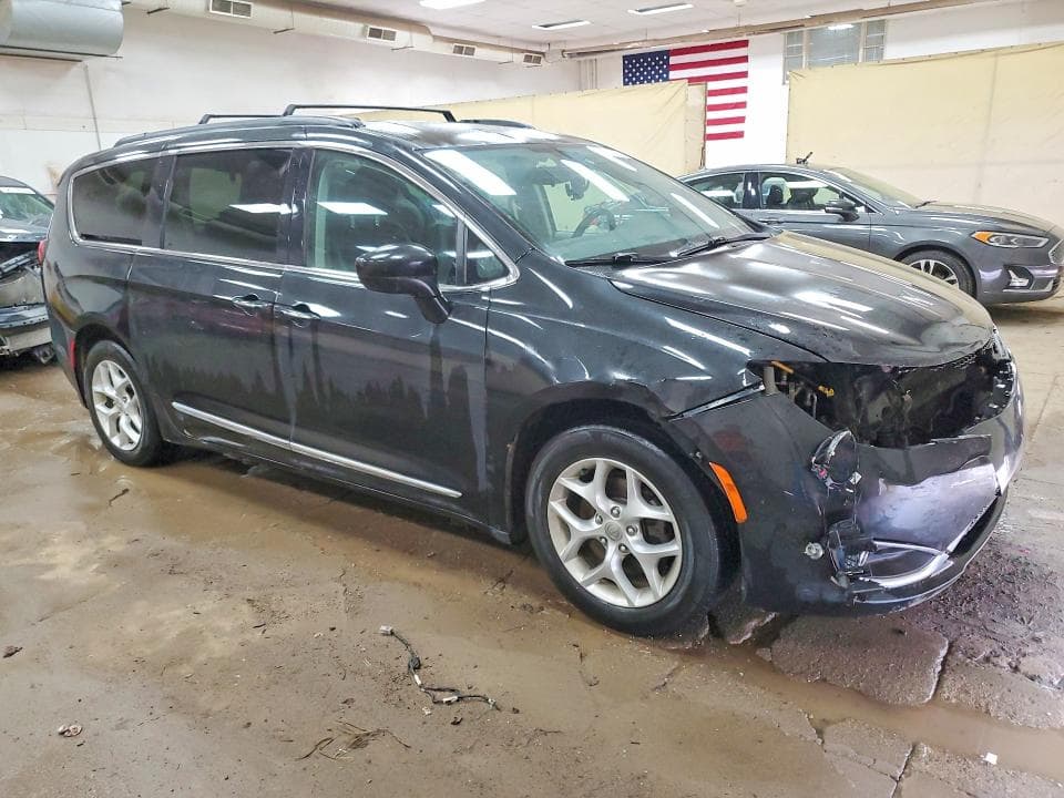 2017 CHRYSLER PACIFICA TOURING L 4