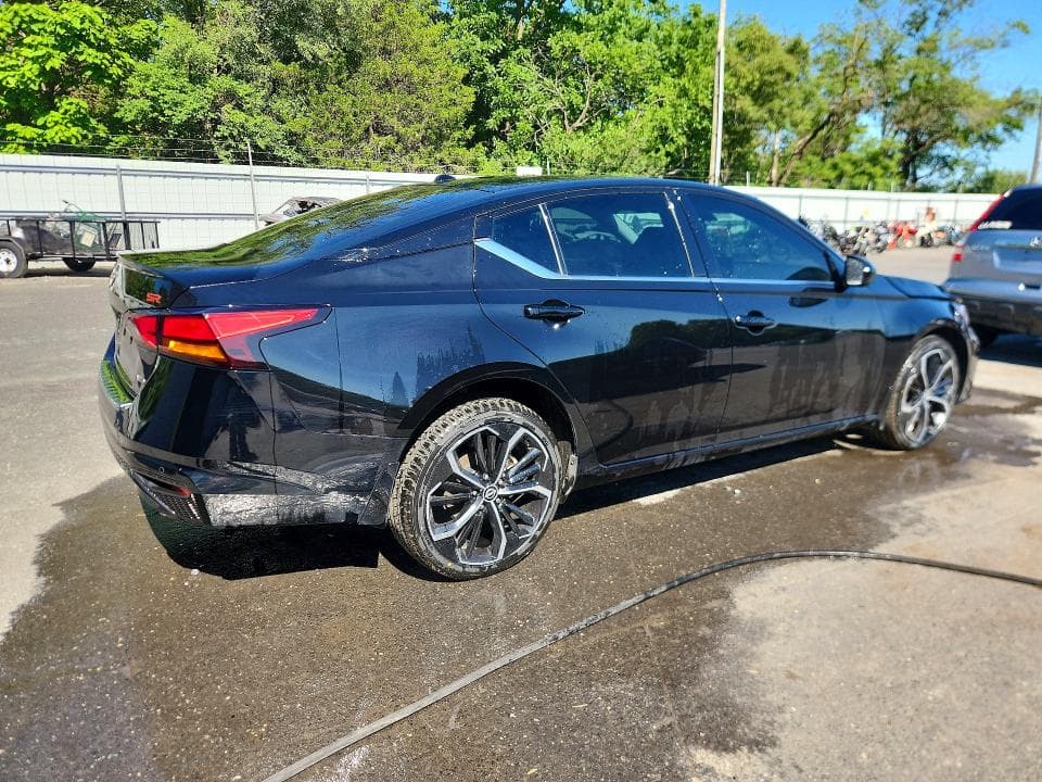 2023 NISSAN ALTIMA SR 3