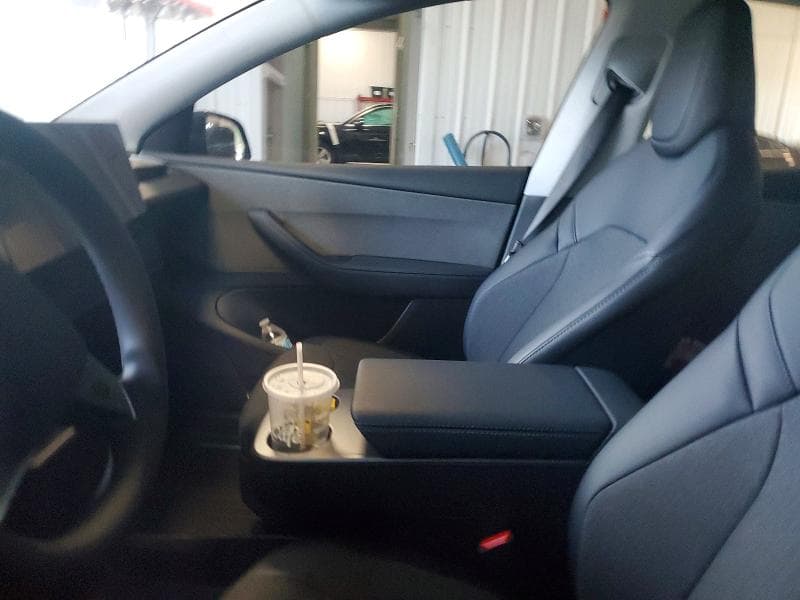 2026 TESLA MODEL Y 7