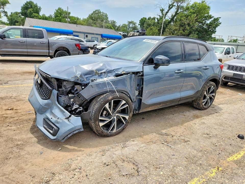 2020 VOLVO XC40 T4 R-DESIGN - 1
