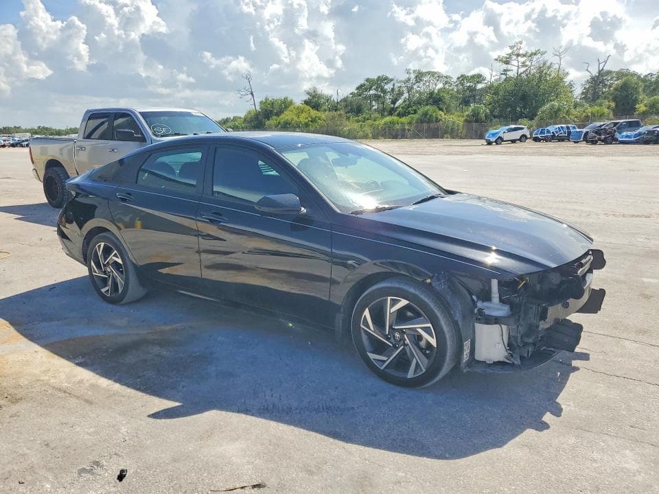 2025 HYUNDAI ELANTRA SEL SPORT 4